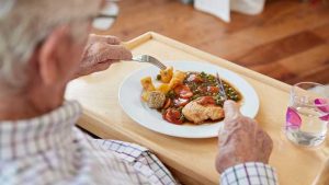 نقش تغذیه در سالمندان 